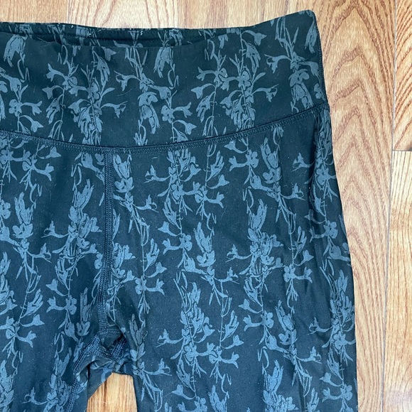 Fabletics Solar Leggings - Picture 2 of 3